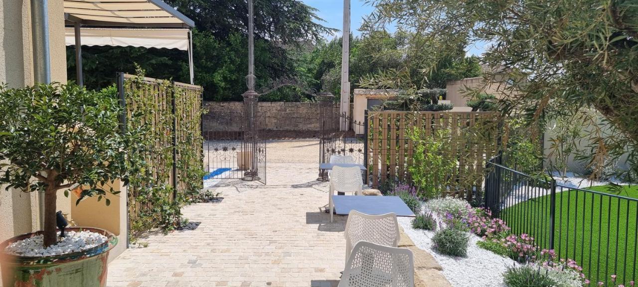 Le Petit Eden Bed & Breakfast Saint-Quentin-la-Poterie Ngoại thất bức ảnh